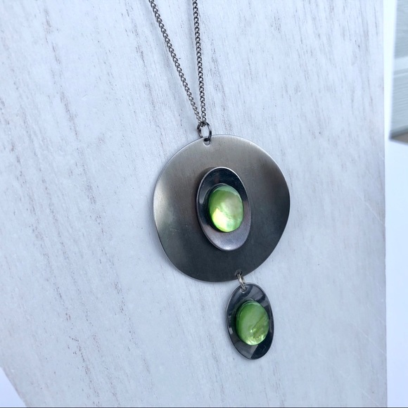 Green Shell & Silver Metal Artsy Necklace - Picture 6 of 10